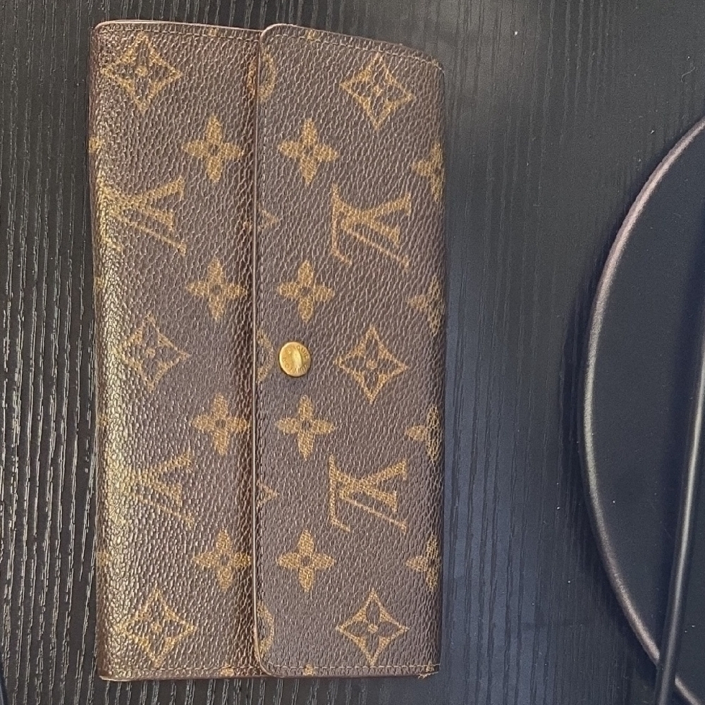 Louis Vuitton Monogram Sarah Wallet